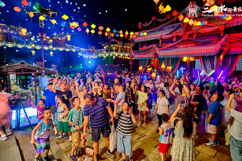 2無(wú)錫景區(qū)“漢宋奇妙夜”活動(dòng)現(xiàn)場(chǎng)人氣火爆.jpg