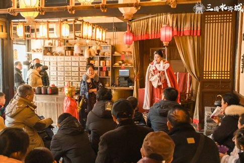 1無錫影視基地春節(jié)特別節(jié)目《金蓮說書》在王婆茶館彩排預演.jpg